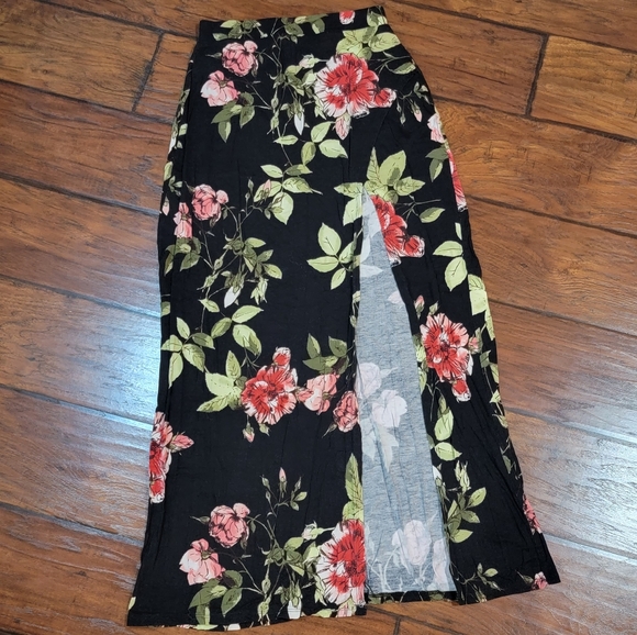 Charlotte Russe maxi skirt with Thigh split - Picture 1 of 8